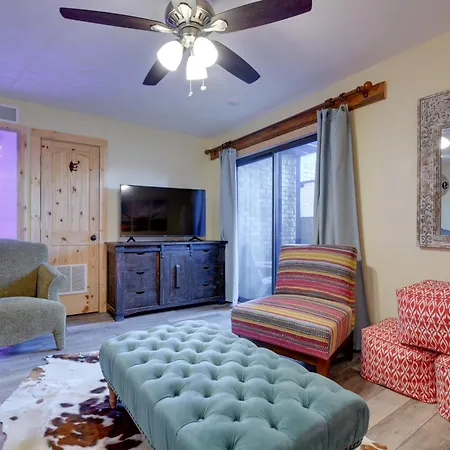 Vibrant Home About 7 Mi To Fort Worth Stockyards!