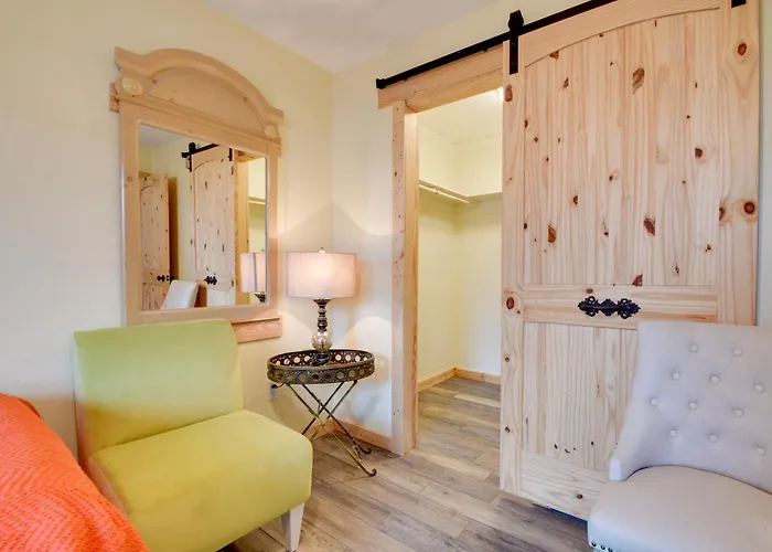 Worth W/ Patio: 5 Mi To Dtwn! *