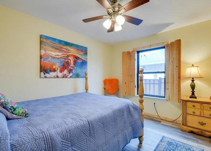Worth W/ Patio: 5 Mi To Dtwn! Apartment