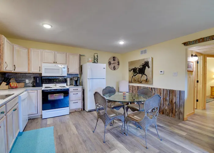 Worth W/ Patio: 5 Mi To Dtwn!