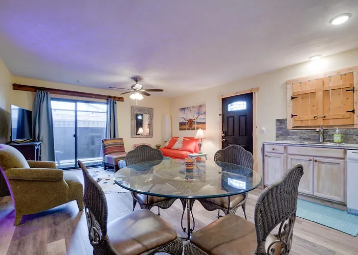 Worth W/ Patio: 5 Mi To Dtwn! *