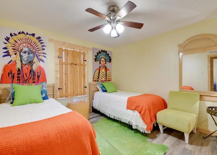 Apartment Worth W/ Patio: 5 Mi To Dtwn!