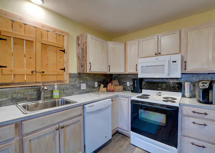 Worth W/ Patio: 5 Mi To Dtwn! Apartment